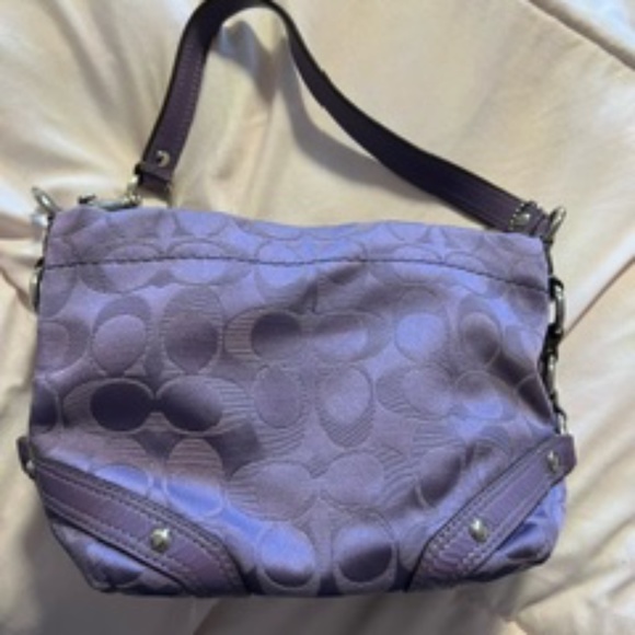 Lavender small coach purse - Picture 1 of 3